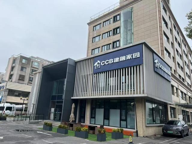 市房管局团工委、市保障中心组织开展“学雷锋我当一日社区管家”志愿服务活动(图2)