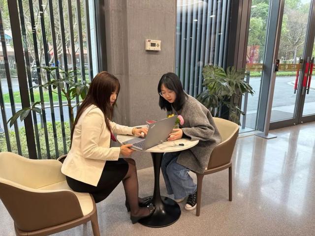 市房管局团工委、市保障中心组织开展“学雷锋我当一日社区管家”志愿服务活动(图10)