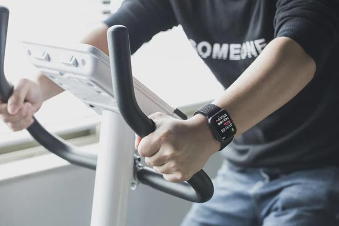 Apple Watch十年：不当傲慢的拯救者只做沉默的守护人(图3)